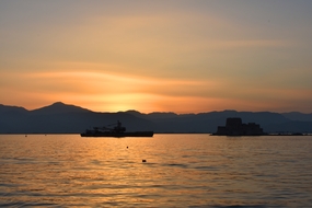 夏日黄昏湖泊风光摄影图片